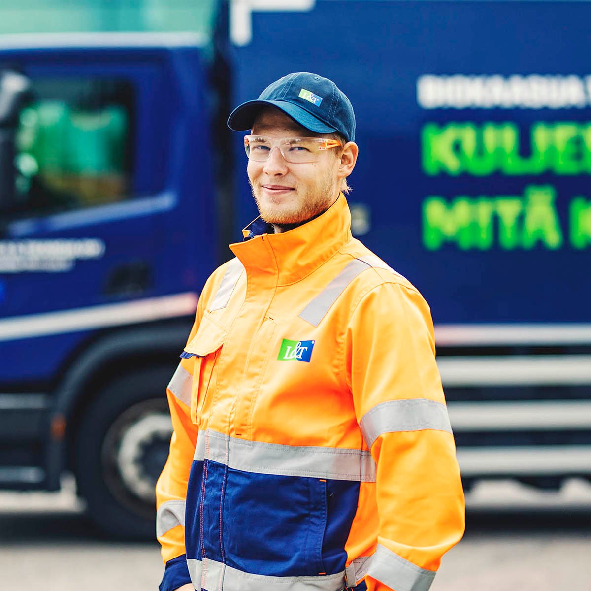 Kuljettaja valmiina työpäivään - 1x1-1200x1200 - Avoimet työpaikat - Lassila-Tikanoja