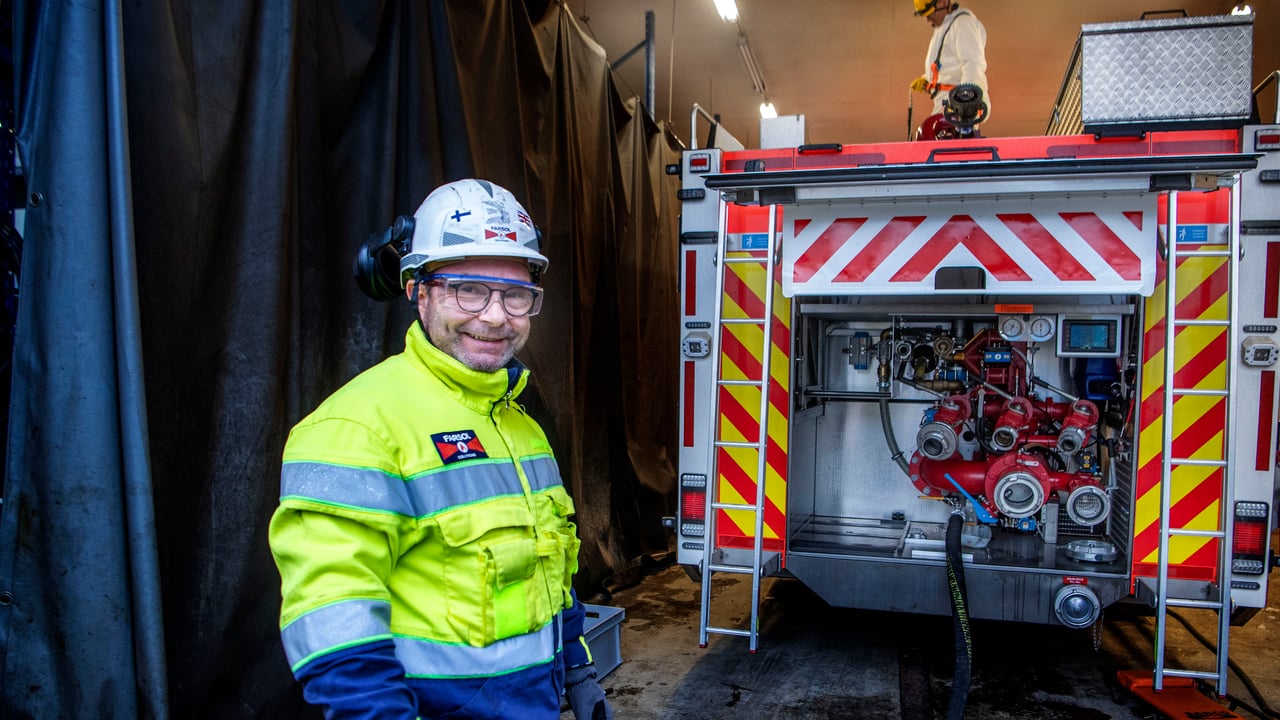 Sammustuskaluston puhdistus fluoriyhdisteistä